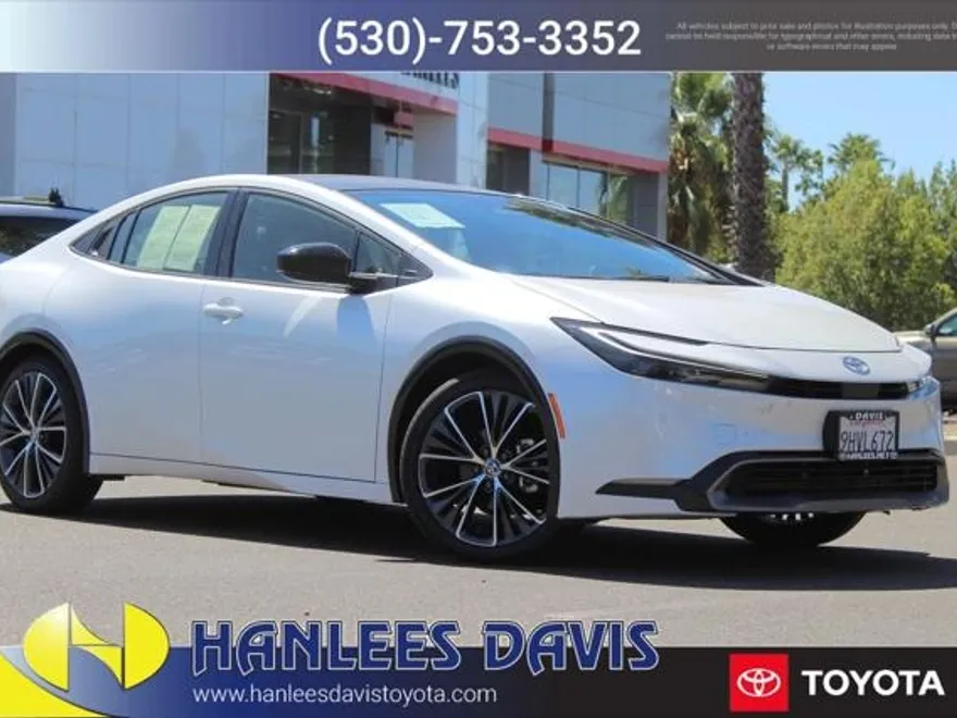 2023 Toyota Prius XLE photo 1