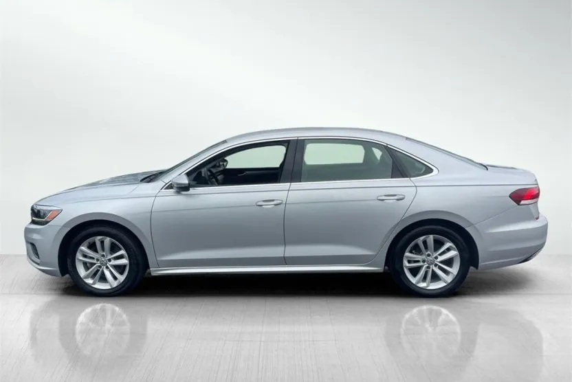 2020 Volkswagen Passat 2.0T SE photo 1