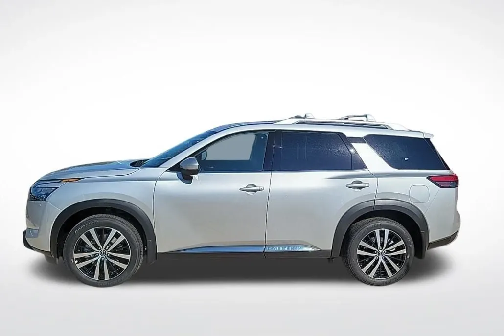 2025 Nissan Pathfinder Platinum photo 1