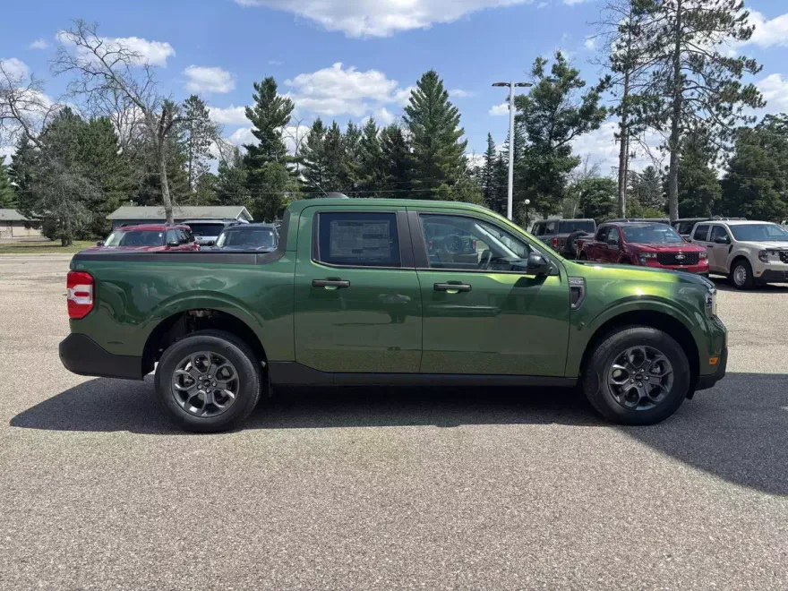 2025 Ford Maverick XLT photo 1