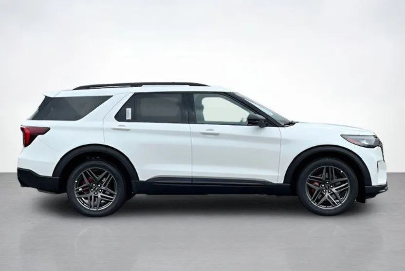 2025 Ford Explorer ST photo 1