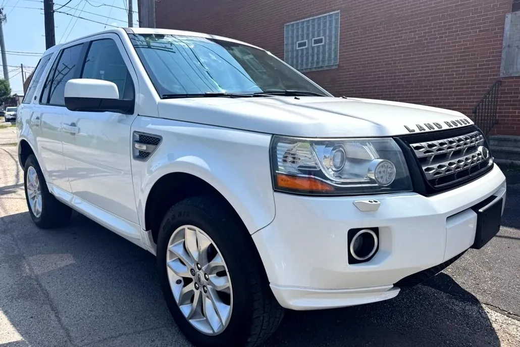 2013 Land Rover LR2 HSE photo 1