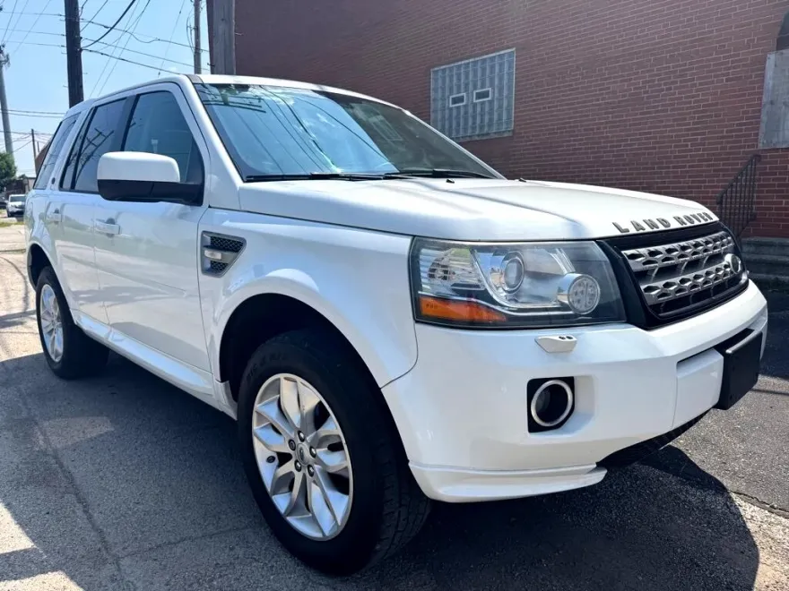 2013 Land Rover LR2 HSE photo 1