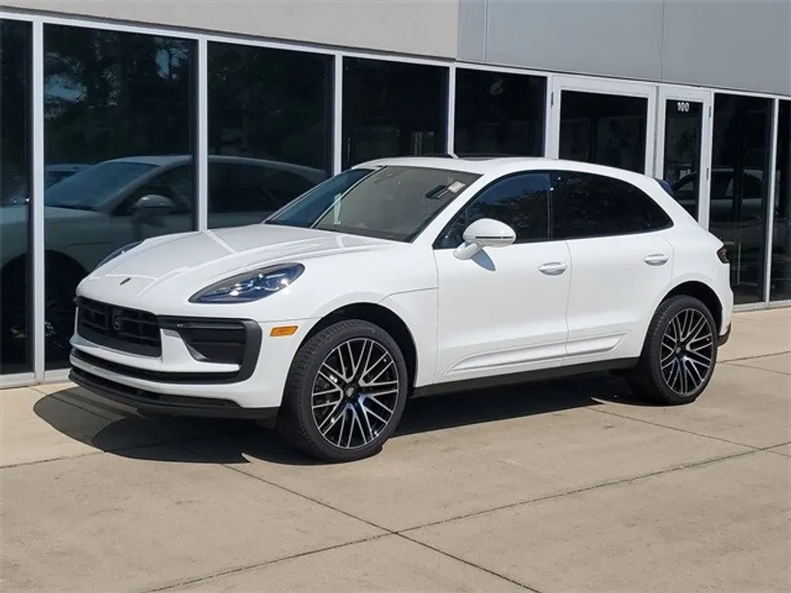 2025 Porsche Macan T photo 1