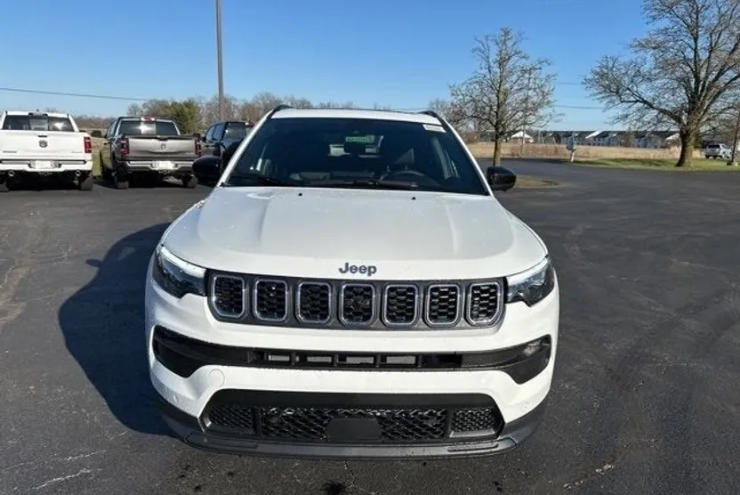 2024 Jeep Compass Latitude Lux photo 1