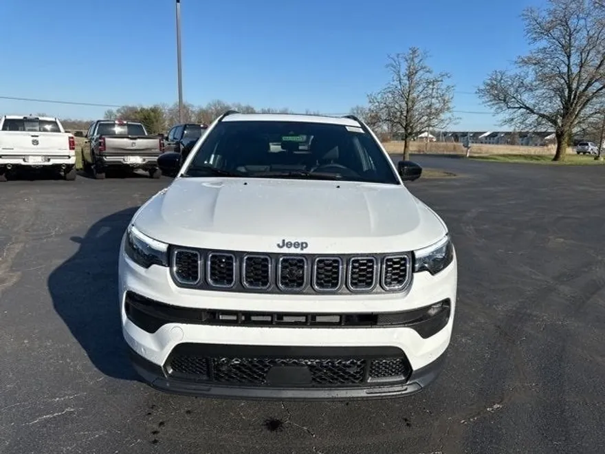 2024 Jeep Compass Latitude Lux photo 1