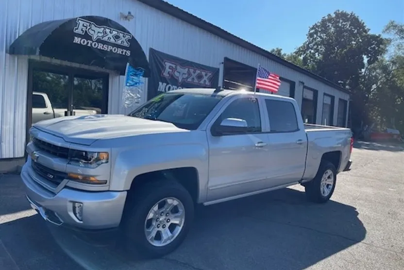 2016 Chevrolet Silverado 1500 LT photo 1