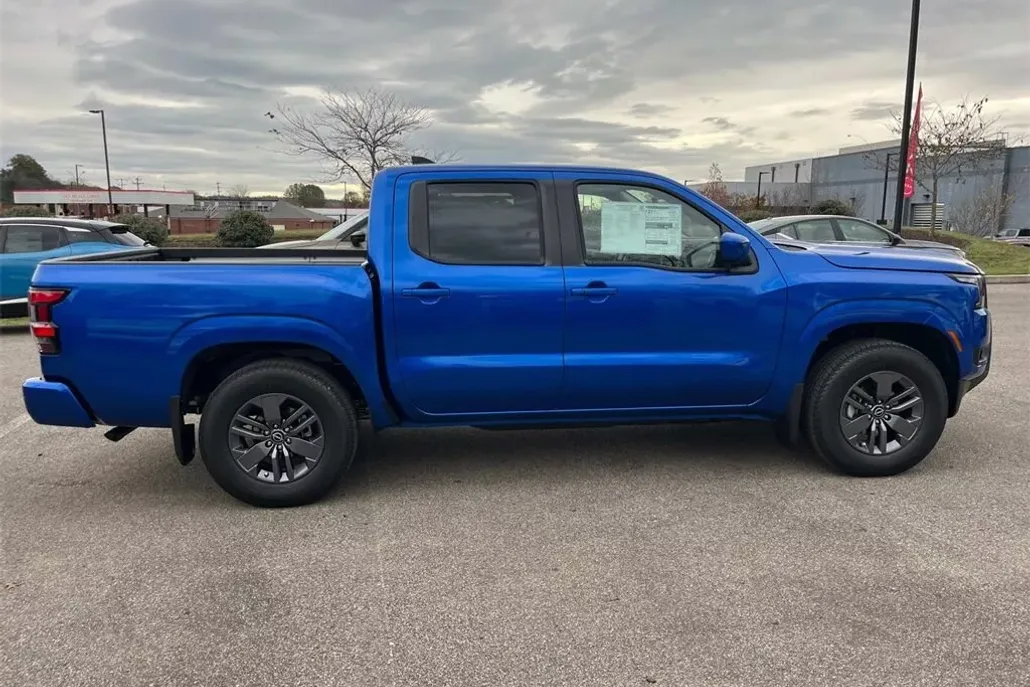 2025 Nissan Frontier SV photo 1