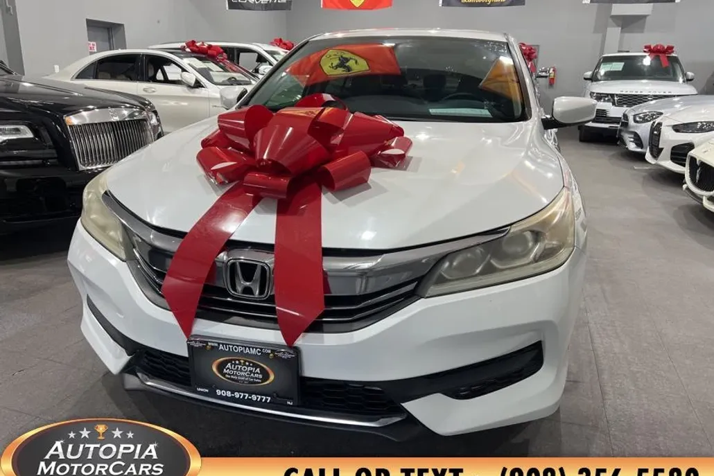 2017 Honda Accord LX photo 1