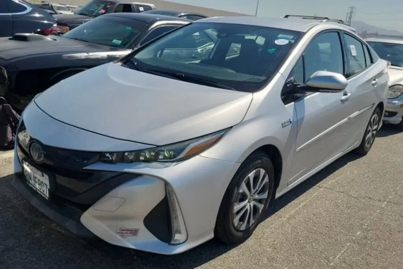 2020 Toyota Prius Prime XLE photo 1