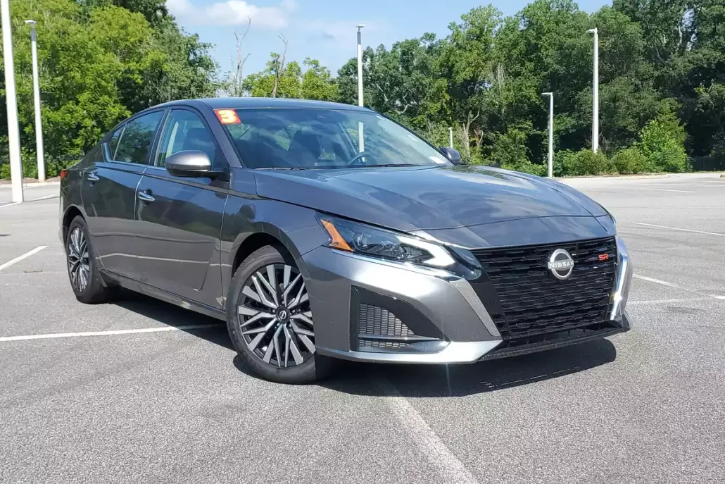 2023 Nissan Altima 2.5 SV photo 1