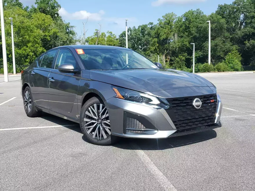 2023 Nissan Altima 2.5 SV photo 1