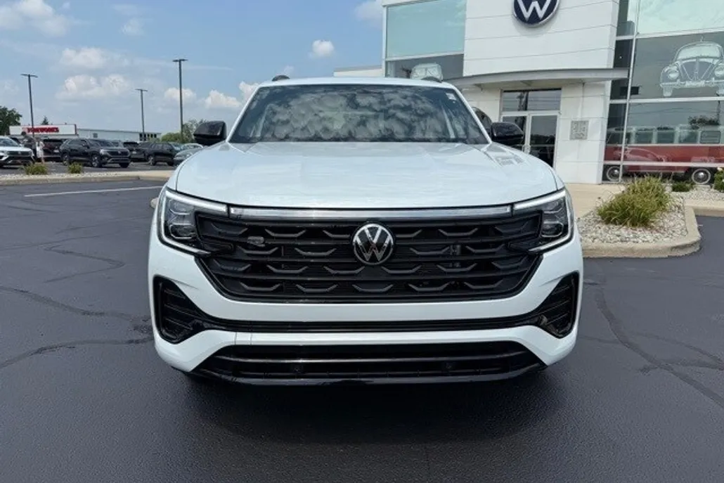 2025 Volkswagen Atlas Cross Sport SEL R-Line photo 1