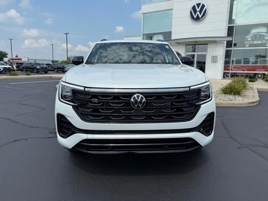 2025 Volkswagen Atlas Cross Sport SEL R-Line photo 1