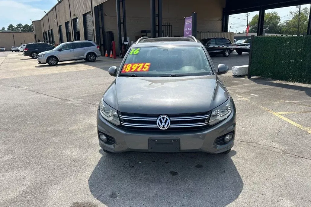 2016 Volkswagen Tiguan SE photo 1
