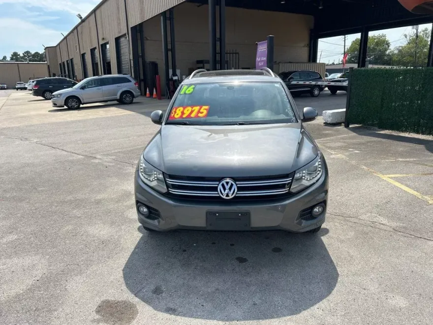 2016 Volkswagen Tiguan SE photo 1