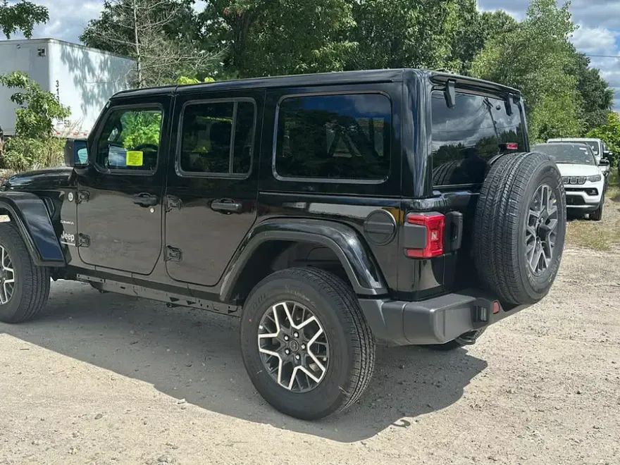 2024 Jeep Wrangler Sahara photo 2