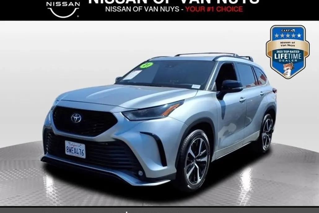 2021 Toyota Corolla LE photo 1
