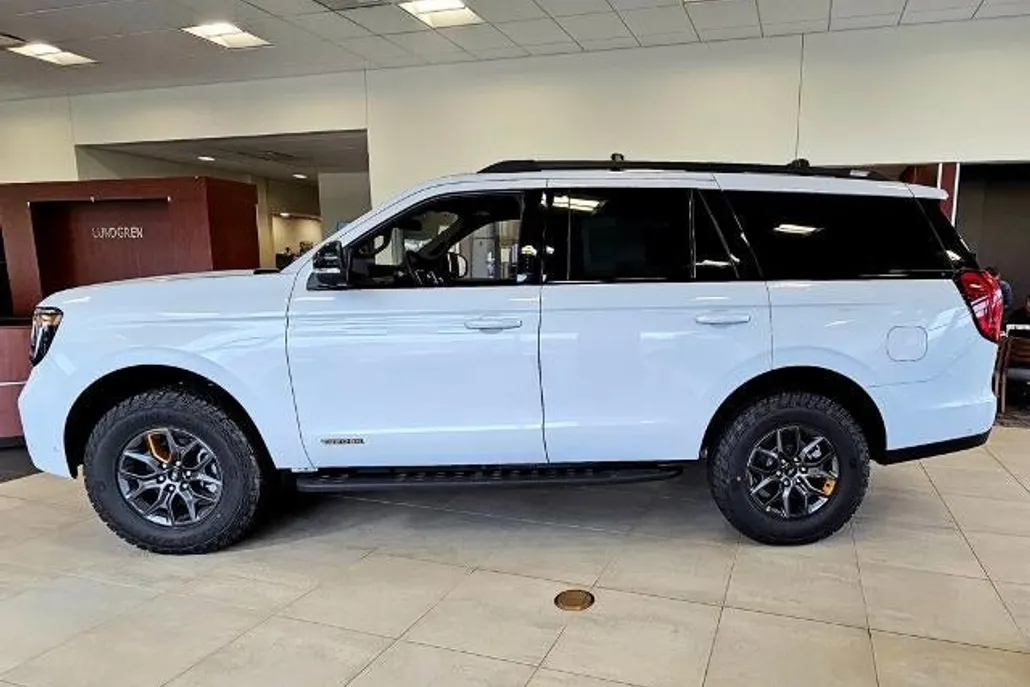 2025 Ford Expedition photo 1