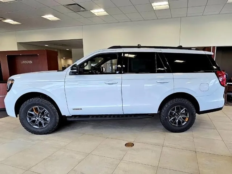 2025 Ford Expedition photo 1