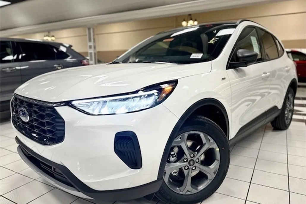2025 Ford Escape ST-Line photo 1