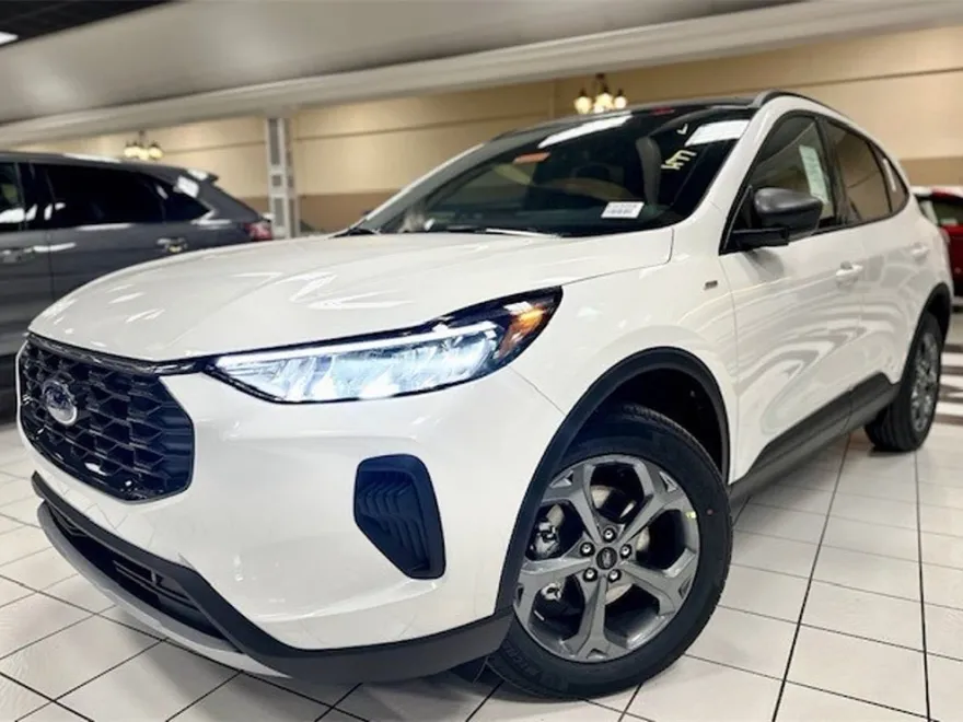 2025 Ford Escape ST-Line photo 1
