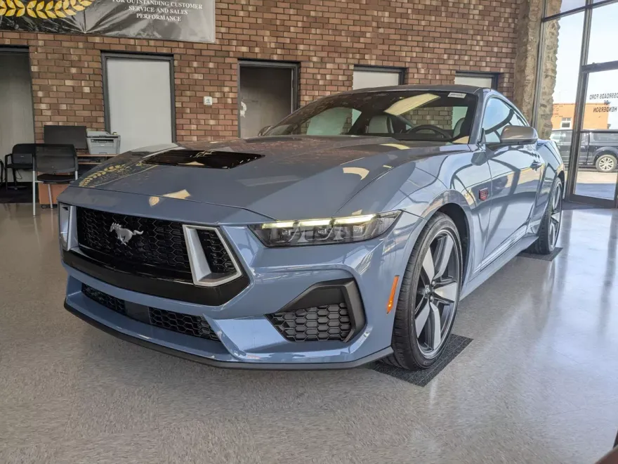 2025 Ford Mustang GT Premium photo 1