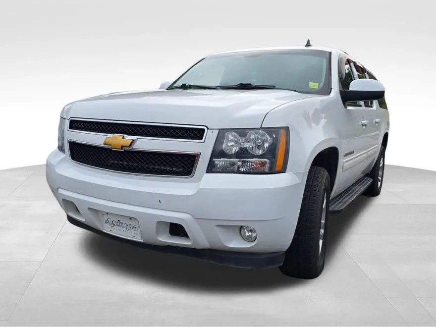 2014 Chevrolet Suburban LT photo 1