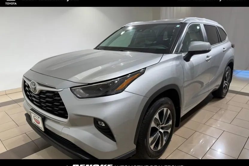 2024 Toyota Highlander XLE photo 1