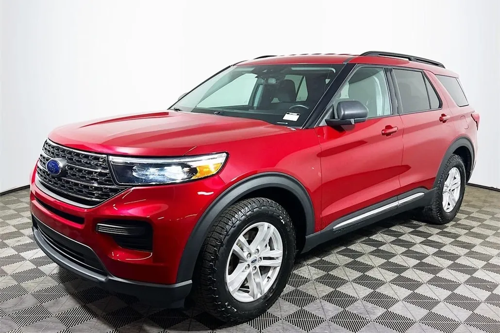 2022 Ford Explorer XLT photo 1