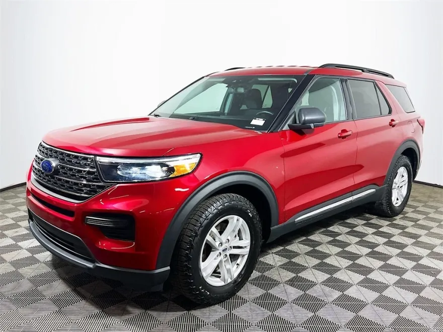 2022 Ford Explorer XLT photo 1