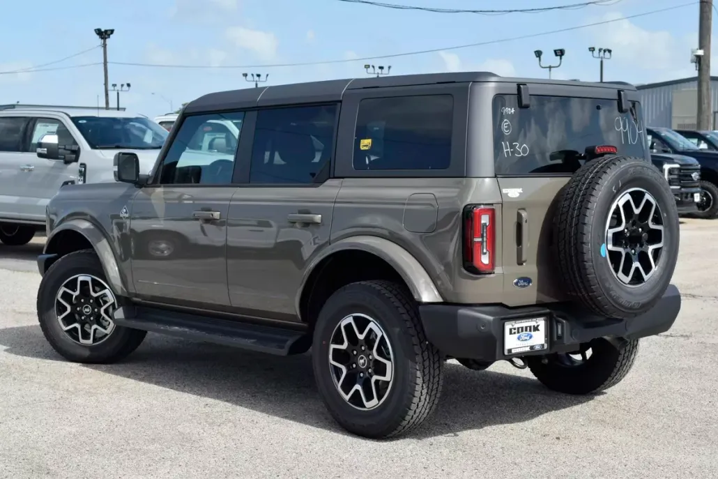 2025 Ford Bronco Outer Banks photo 1