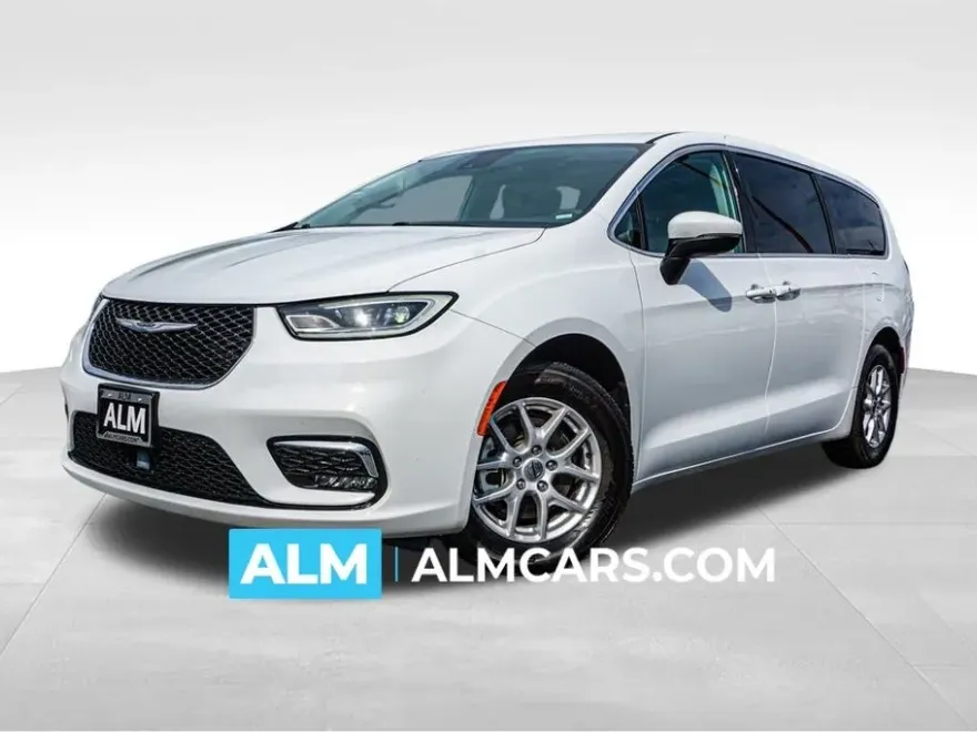 2023 Chrysler Pacifica Touring L photo 1