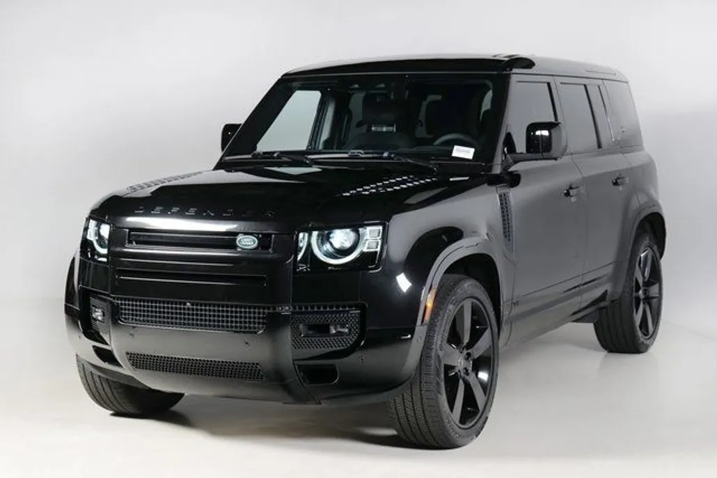 2023 Land Rover Defender 110 V8 photo 1