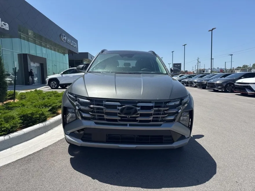 2025 Hyundai Tucson Hybrid Limited photo 1
