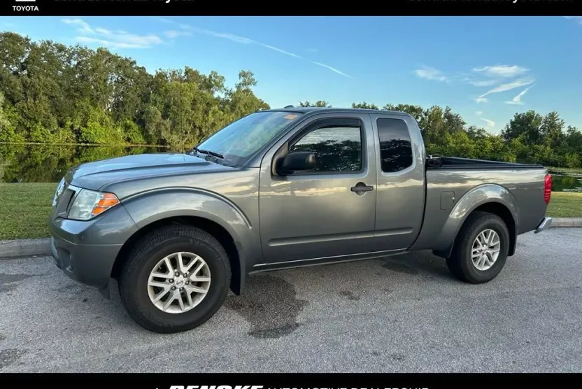 2017 Nissan Frontier SV photo 1