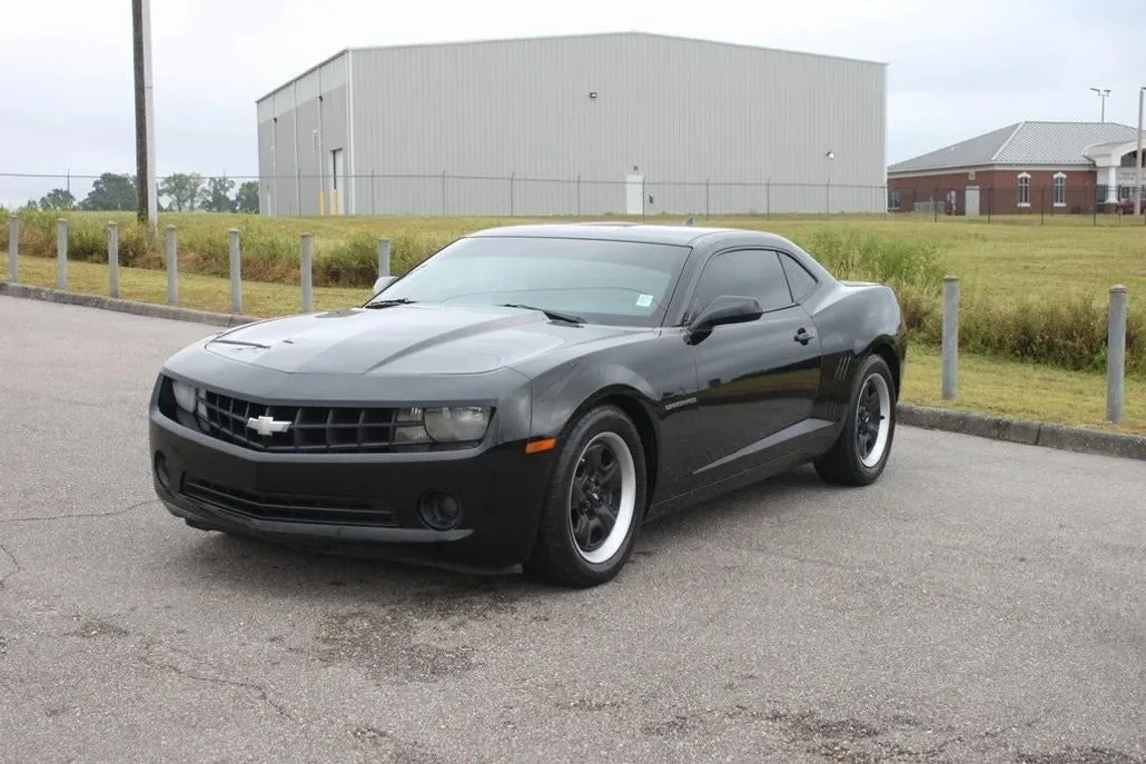 2011 Chevrolet Camaro LS photo 1