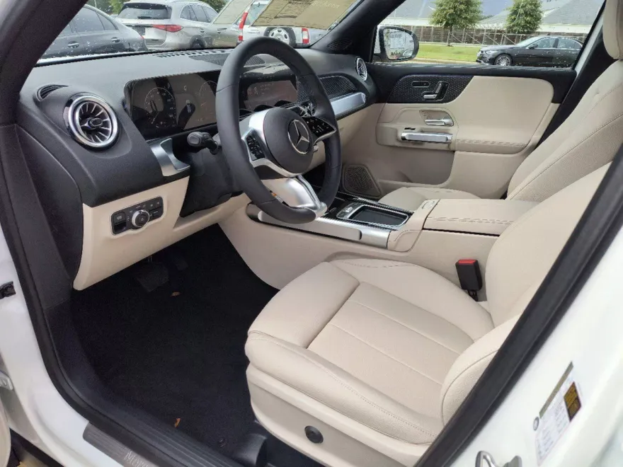 2025 Mercedes Benz GLB 250 photo 1