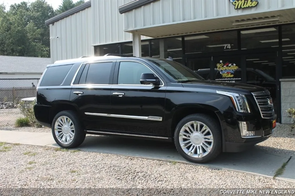 2017 Cadillac Escalade Platinum photo 1