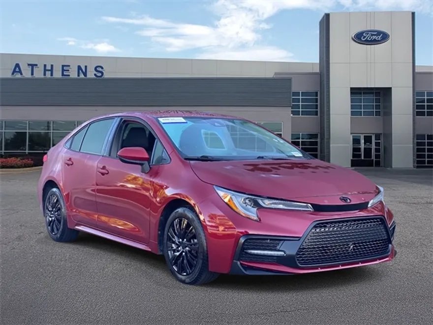 2022 Toyota Corolla LE photo 1