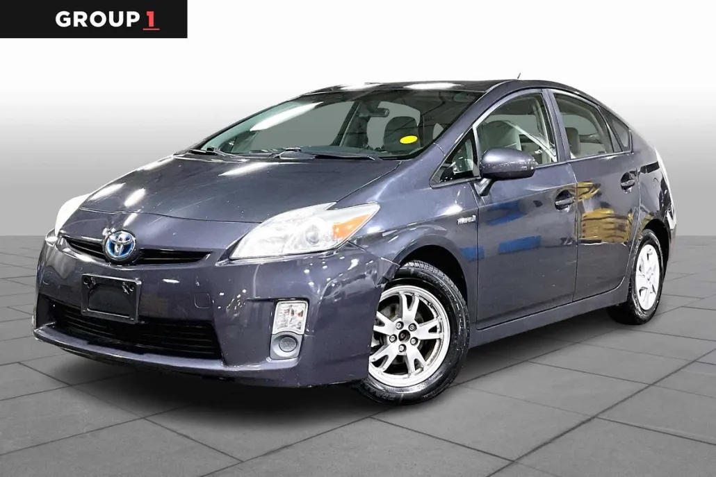 2010 Toyota Prius Three photo 1