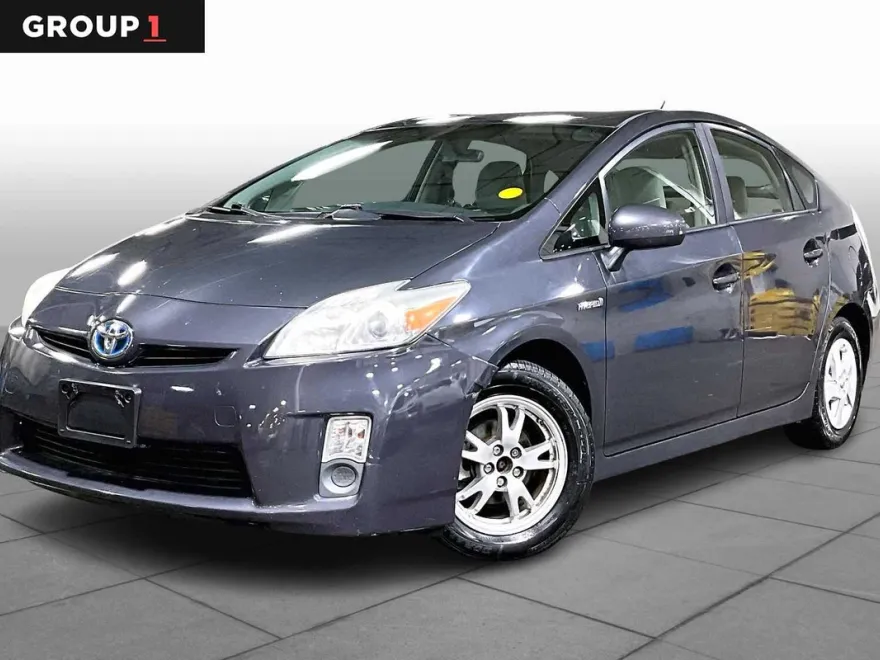 2010 Toyota Prius Three photo 1