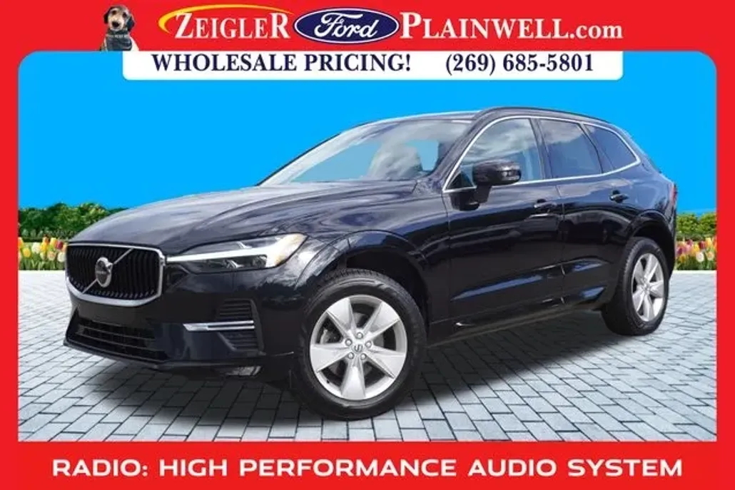 2022 Volvo XC60 B5 Momentum photo 1
