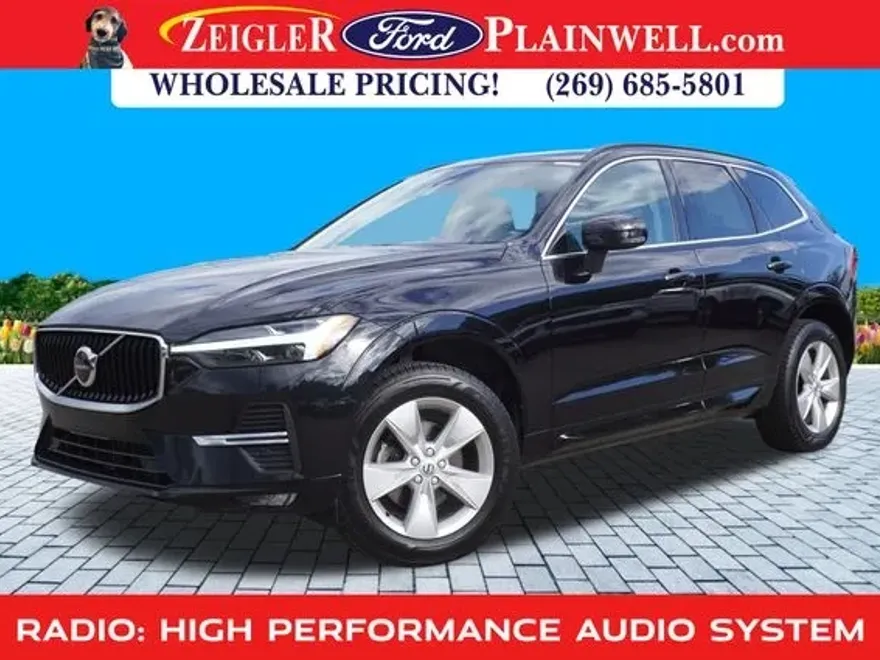 2022 Volvo XC60 B5 Momentum photo 1