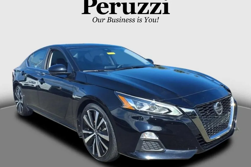 2022 Nissan Altima SR photo 1