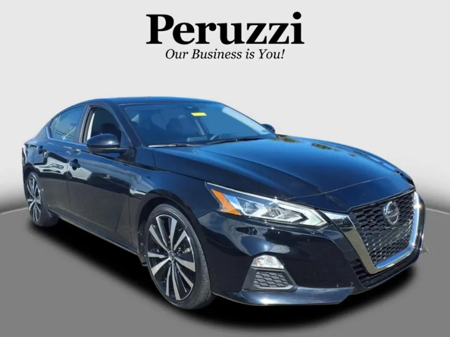 2022 Nissan Altima SR photo 1