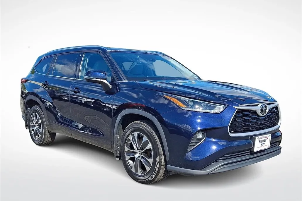 2021 Toyota Highlander XLE photo 1