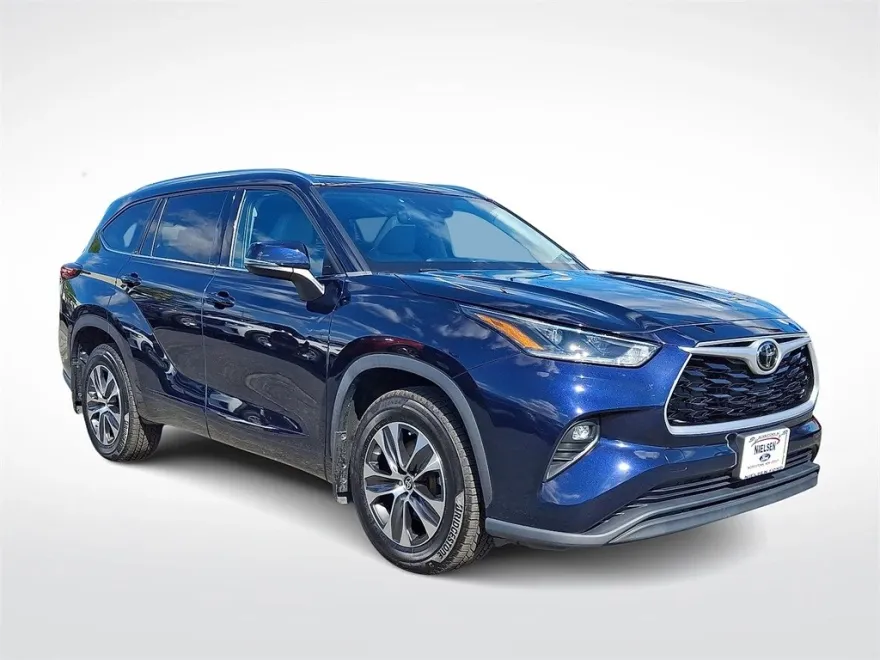 2021 Toyota Highlander XLE photo 1