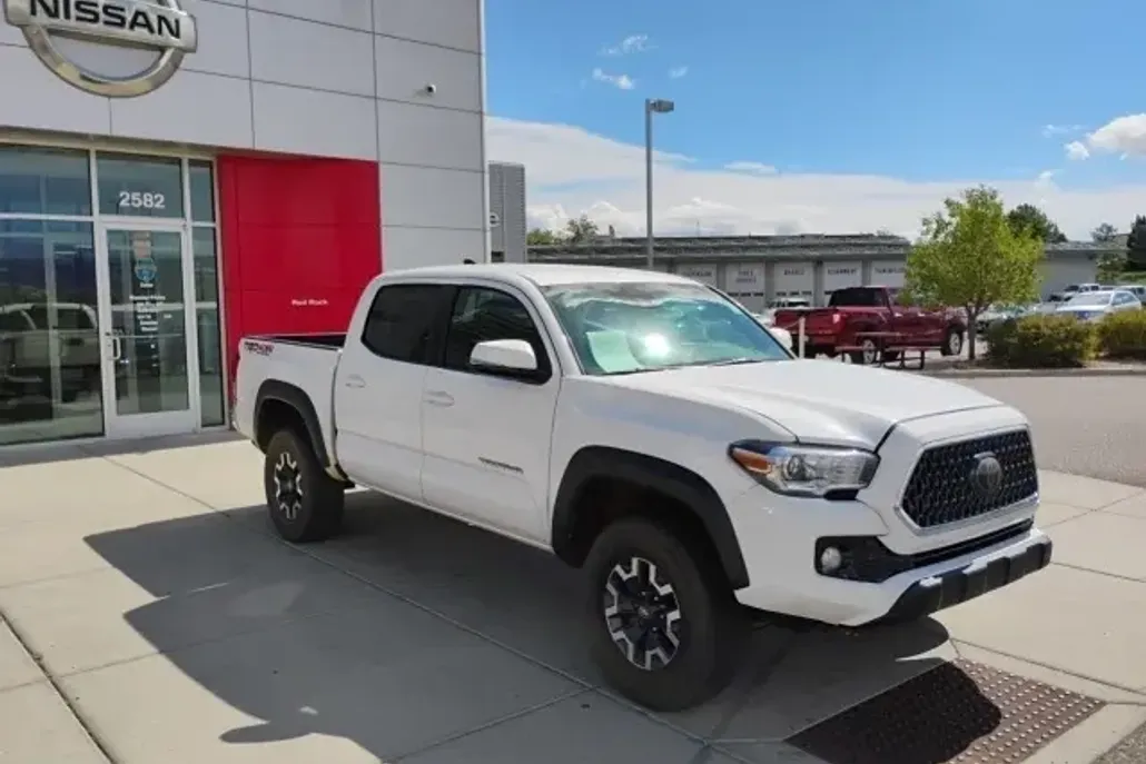 2018 Toyota Tacoma TRD Off-Road V6 photo 1