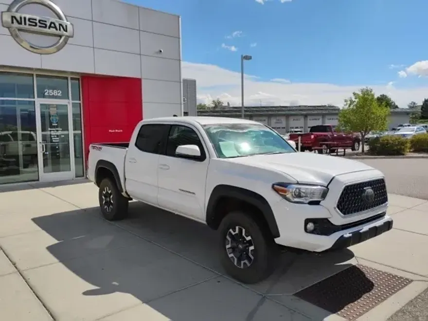 2018 Toyota Tacoma TRD Off-Road V6 photo 1